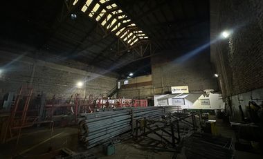 Deposito en alquiler - 6200 m2 - 3100 m2 cubiertos -Próximos a Autopista Bs As - La Plata.