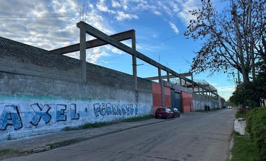 Deposito en alquiler - 6200 m2 - 3100 m2 cubiertos -Próximos a Autopista Bs As - La Plata.
