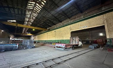 Deposito en alquiler - 6200 m2 - 3100 m2 cubiertos -Próximos a Autopista Bs As - La Plata.