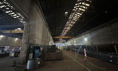 Deposito en alquiler - 6200 m2 - 3100 m2 cubiertos -Próximos a Autopista Bs As - La Plata.