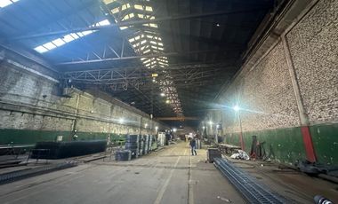 Deposito en alquiler - 6200 m2 - 3100 m2 cubiertos -Próximos a Autopista Bs As - La Plata.