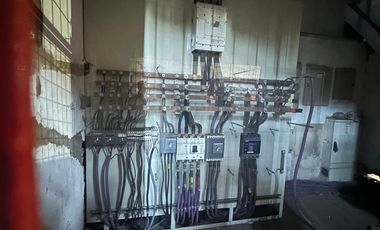 Deposito en alquiler - 6200 m2 - 3100 m2 cubiertos -Próximos a Autopista Bs As - La Plata.