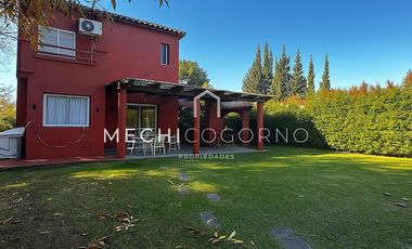 Casa en venta 3 dormitorios pileta San Agustín Villa Nueva