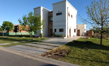 Venta Casa a La Laguna en El Naudir Escobar EC