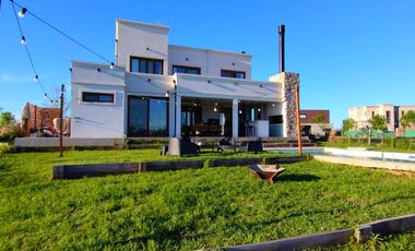 Venta Casa a La Laguna en El Naudir Escobar EC