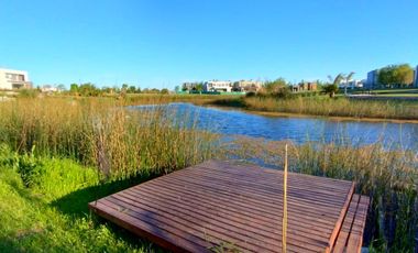 Venta Casa a La Laguna en El Naudir Escobar EC