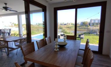 Venta Casa a La Laguna en El Naudir Escobar EC