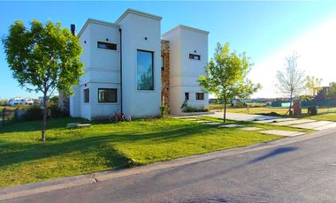 Venta Casa a La Laguna en El Naudir Escobar EC