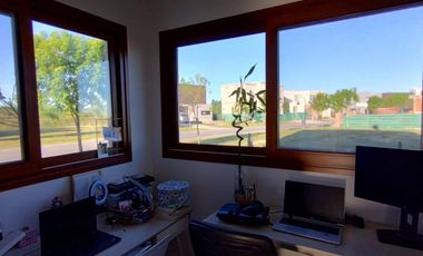 Venta Casa a La Laguna en El Naudir Escobar EC