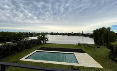 Venta casa Barrio San Benito a la laguna