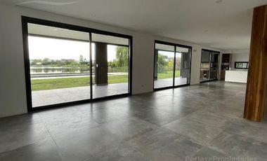 Venta casa Barrio San Benito a la laguna