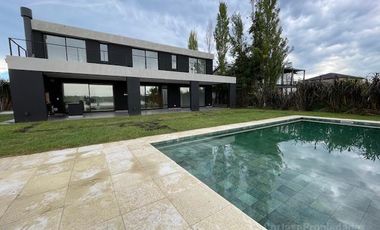 Venta casa Barrio San Benito a la laguna