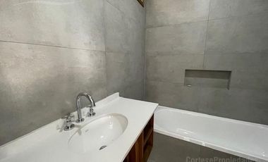 Venta casa Barrio San Benito a la laguna