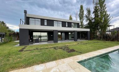 Venta casa Barrio San Benito a la laguna