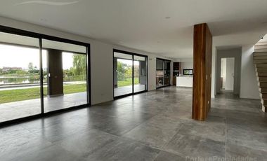 Venta casa Barrio San Benito a la laguna