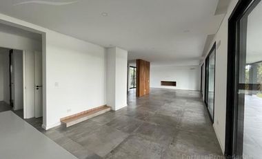 Venta casa Barrio San Benito a la laguna