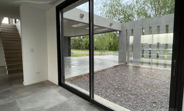 Venta casa Barrio San Benito a la laguna