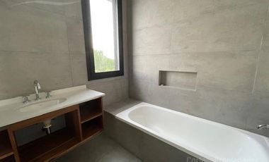 Venta casa Barrio San Benito a la laguna