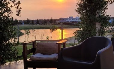 Venta Casa a La Laguna en El Naudir Escobar EC