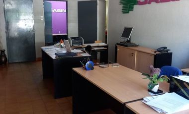 Galpón, local comercial y oficinas