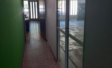 Galpón, local comercial y oficinas