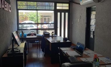 Galpón, local comercial y oficinas
