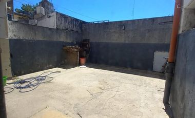 Galpón, local comercial y oficinas