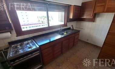 Alquiler departamento 3 ambientes con balcón en Wilde