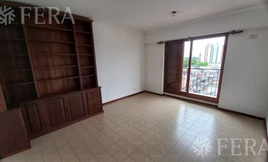 Alquiler departamento 3 ambientes con balcón en Wilde