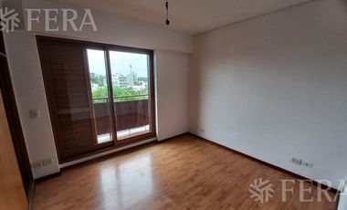 Alquiler departamento 3 ambientes con balcón en Wilde