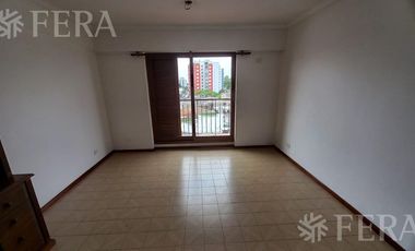 Alquiler departamento 3 ambientes con balcón en Wilde