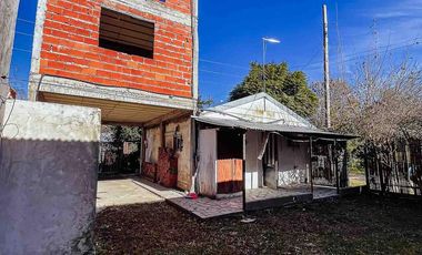Casa en alquiler - 1 Dormitorio 1 Baño - 195Mts2 - Villa Elisa, La Plata