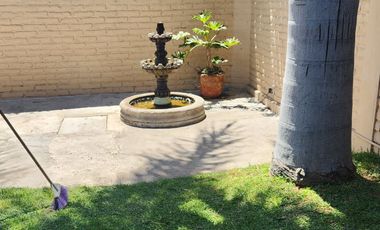 Casa remodelada en venta a una cuadra del Lago de Chapala