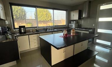 Casa en Renta en El Mesón, Calimaya  4 recamaras 520 m2 construccion