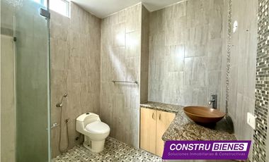 Casa familiar amplia en venta – Urb. Manta Beach | 500 m² construidos