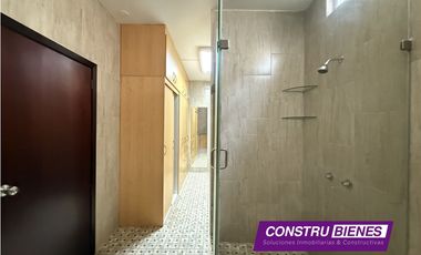 Casa familiar amplia en venta – Urb. Manta Beach | 500 m² construidos