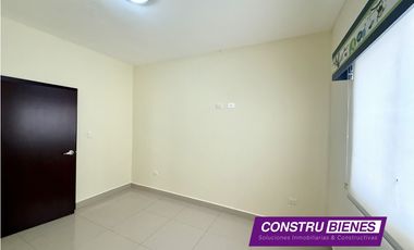 Casa familiar amplia en venta – Urb. Manta Beach | 500 m² construidos