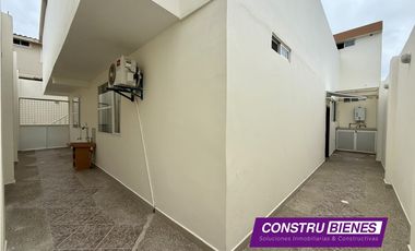 Casa familiar amplia en venta – Urb. Manta Beach | 500 m² construidos