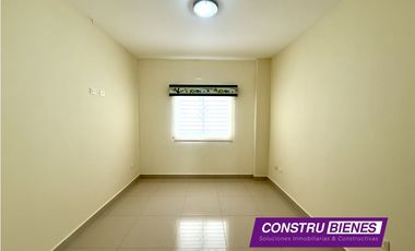 Casa familiar amplia en venta – Urb. Manta Beach | 500 m² construidos