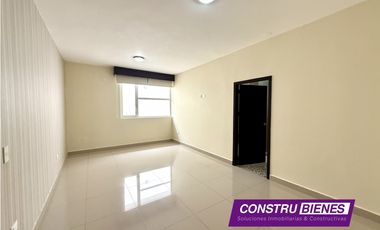 Casa familiar amplia en venta – Urb. Manta Beach | 500 m² construidos