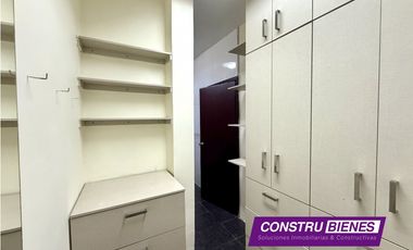 Casa familiar amplia en venta – Urb. Manta Beach | 500 m² construidos