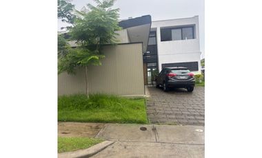 VENDO O ALQUILO CASA PH BARRIO ALTO