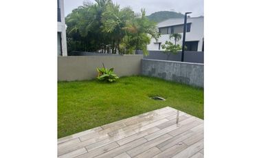 VENDO O ALQUILO CASA PH BARRIO ALTO