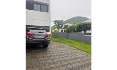 VENDO O ALQUILO CASA PH BARRIO ALTO
