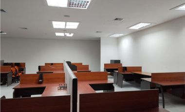 OFICINA / PLAZA 50 / CALLE 50 / 430M / PISO COMPLETO / DIVISIONES JC