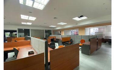 OFICINA / PLAZA 50 / CALLE 50 / 430M / PISO COMPLETO / DIVISIONES JC