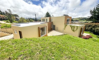 EN VENTA CASA CAMPESTRE LA CALERA