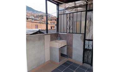 EN VENTA CASA UNIFAMILIAR EN MEDELLIN