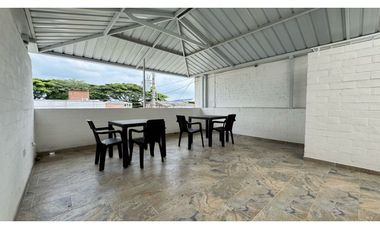 Casa de tres pisos con terraza en venta permuta - Las Mercedes Palmira