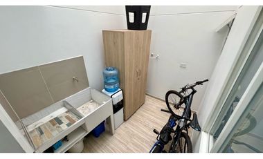 Casa de tres pisos con terraza en venta permuta - Las Mercedes Palmira